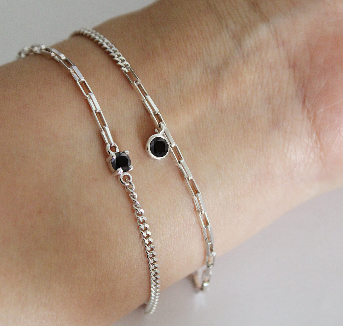 Mixed Chain Bracelet with Round Stone (Crown setting)