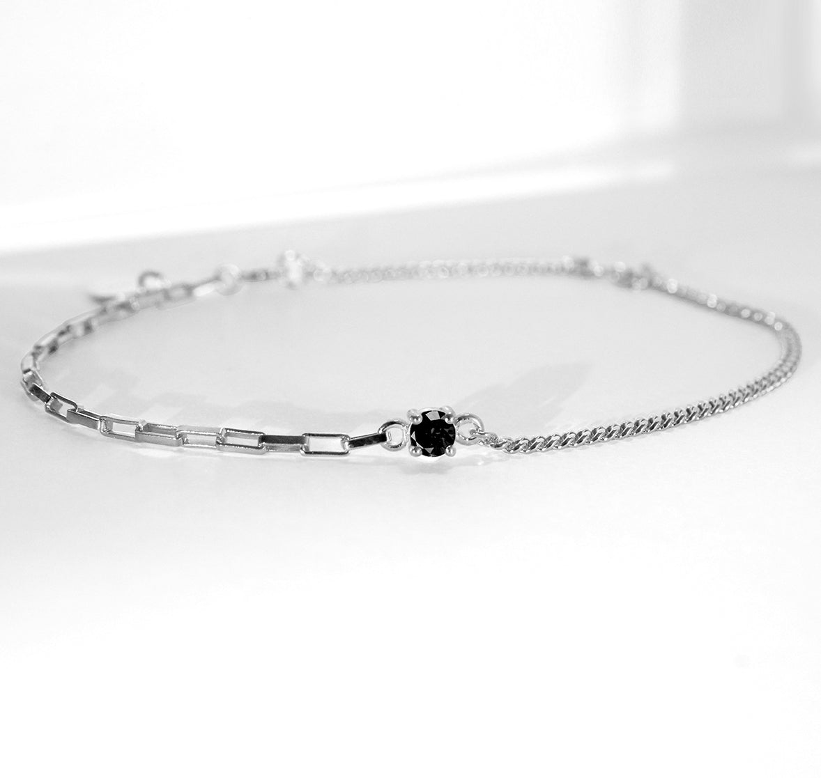 Mixed Chain Bracelet with Round Stone (Crown setting)